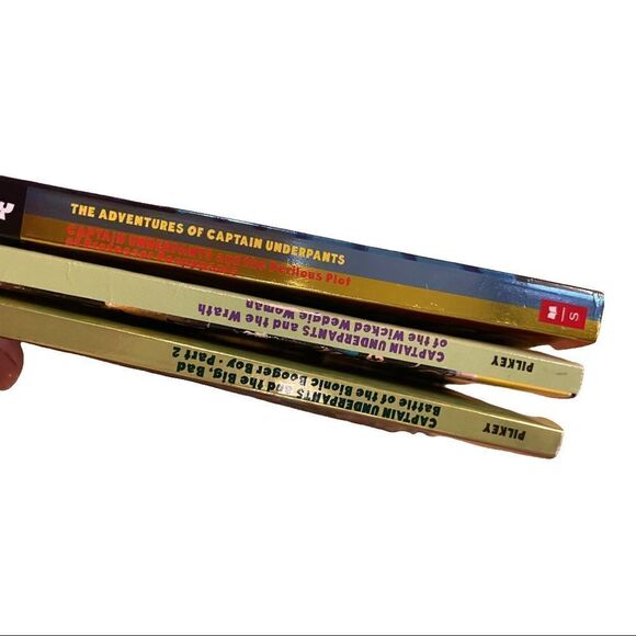 Captain underpants books 1 is 2 books in 1! - Picture 4 of 10